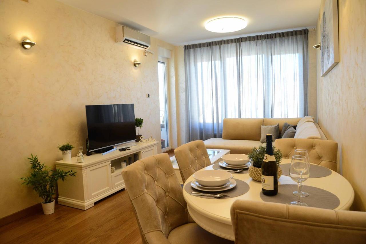 Tesla 70 Apartment With Secure Parking In The Garage Novi Sad Exteriér fotografie