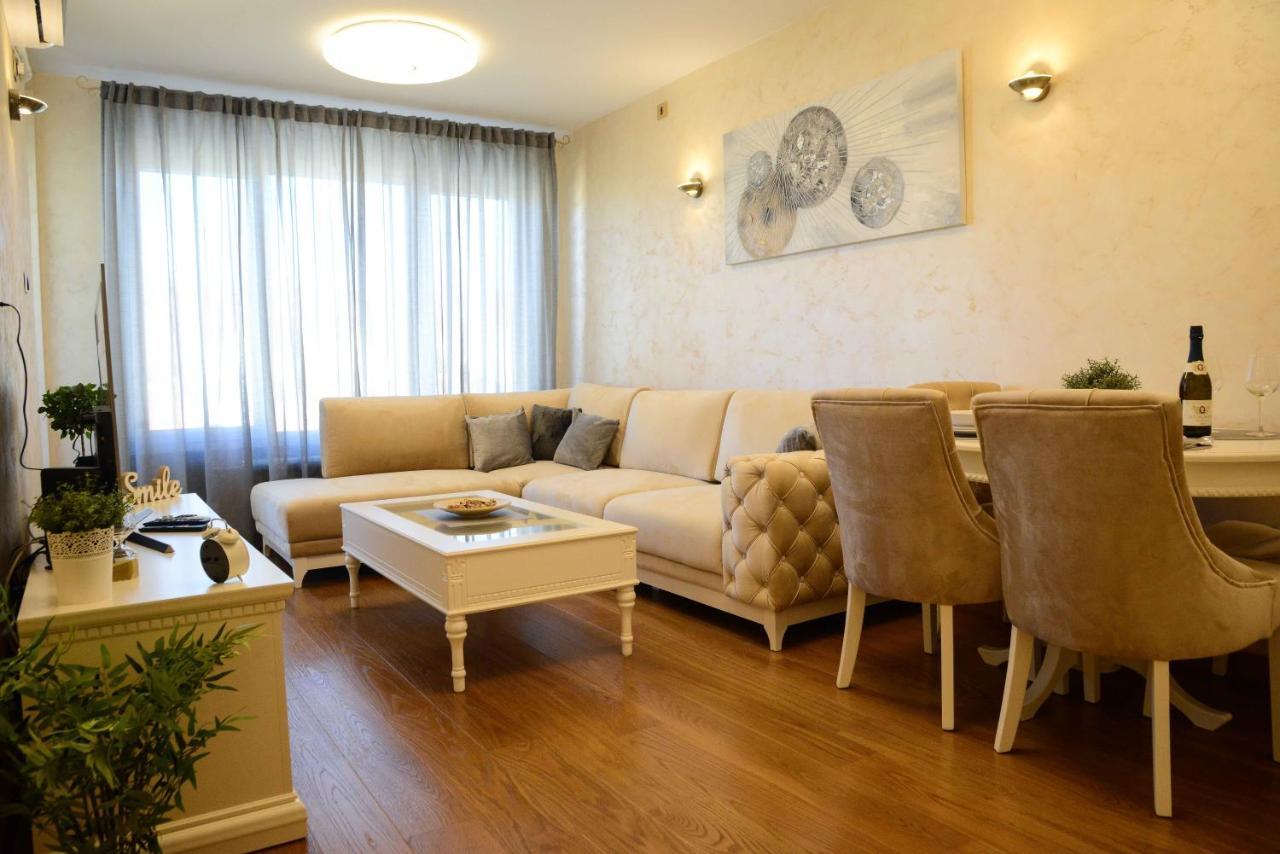 Tesla 70 Apartment With Secure Parking In The Garage Novi Sad Exteriér fotografie