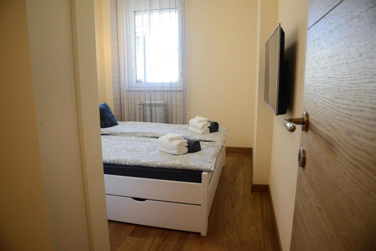Tesla 70 Apartment With Secure Parking In The Garage Novi Sad Exteriér fotografie