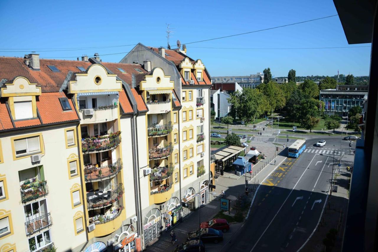 Tesla 70 Apartment With Secure Parking In The Garage Novi Sad Exteriér fotografie