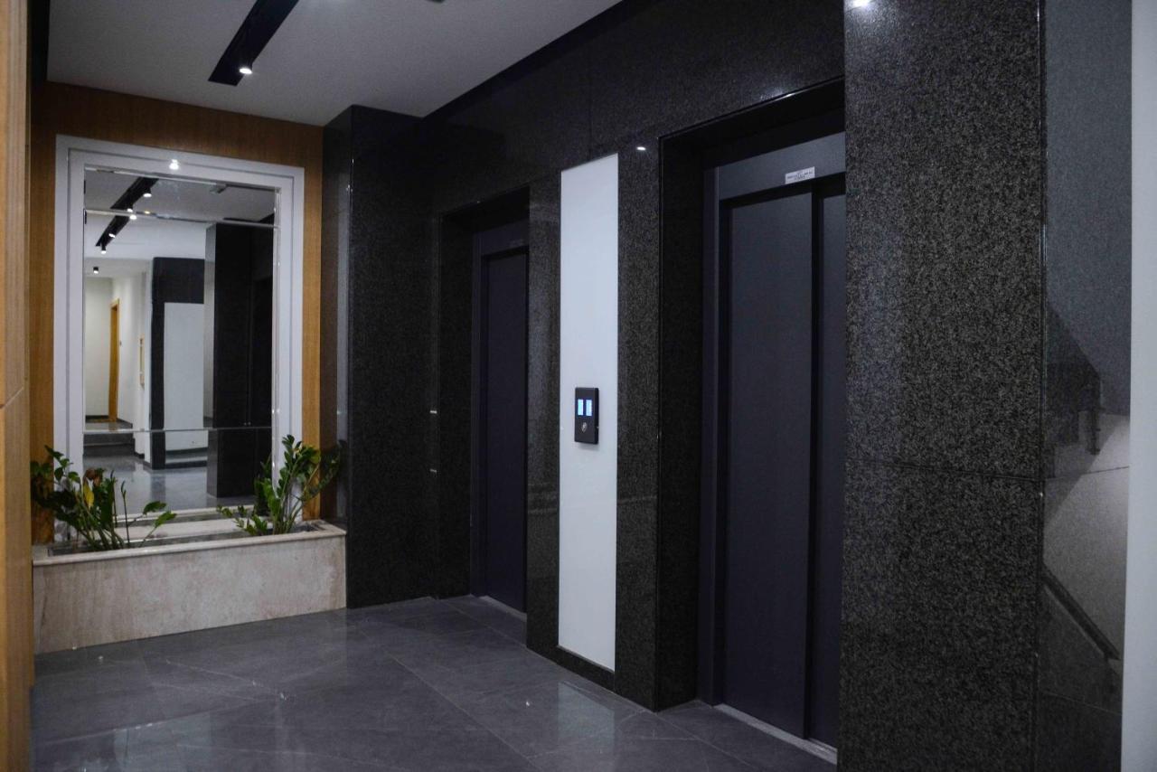 Tesla 70 Apartment With Secure Parking In The Garage Novi Sad Exteriér fotografie