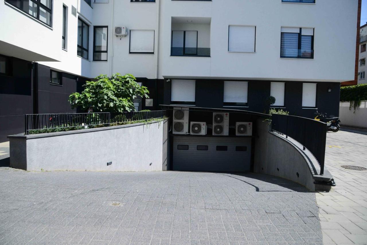 Tesla 70 Apartment With Secure Parking In The Garage Novi Sad Exteriér fotografie