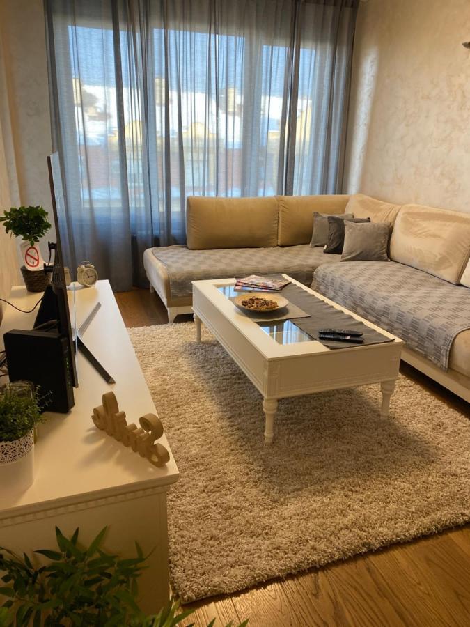 Tesla 70 Apartment With Secure Parking In The Garage Novi Sad Exteriér fotografie